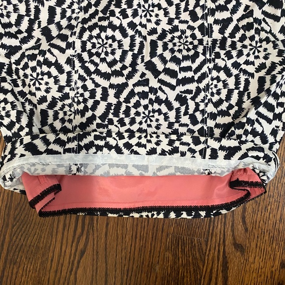 Leifsdottir knee length skirt size 6 black & white geometric print‎ ruffle EUC - Picture 8 of 8
